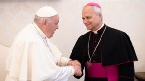 TRISTE NOTICIA: Hace 30 minutos La Iglesia Católica Romana anunció tristemente que habrá un cambio de posición, pues después de solo 1 día de ser elegido, bajo mucha presión, el Sr. Robert Prevost ha… más – NY.