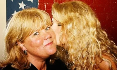 Taylor  Swift's mother sends a clear warning  to  those who call her daughter 'distractor' jealousy is a disease this is not joke,