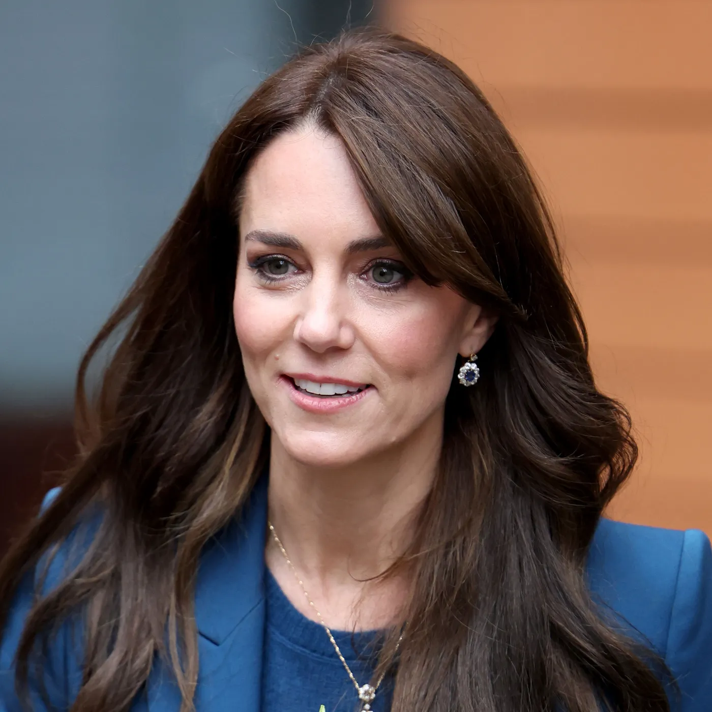 kate middleton has finally apologes for the roung edited picture she posted during mothers day