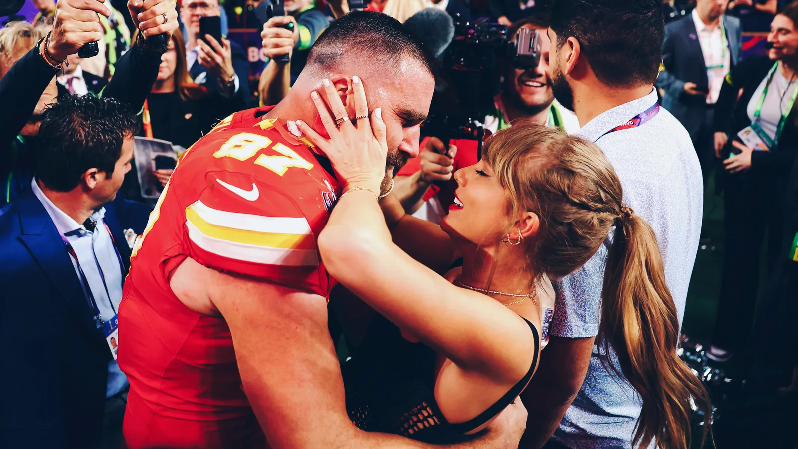 "Travis kelce has become “a different man” since dating Taylor Swift. fans gifted Travis kelce a art work of him ad Taylor.