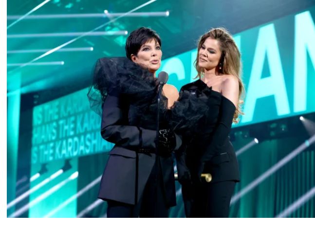 JUST IN:Taylor Swift replied khole Kardashian and kris jenner as they are caught snubbing NEMESIS Taylor Swift with brutal JAB in behind-the-scenes video at PCAs